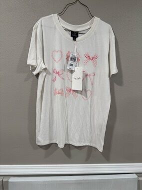 NWT Cute Bow & Heart Graphic Tee in White with Pink Accents